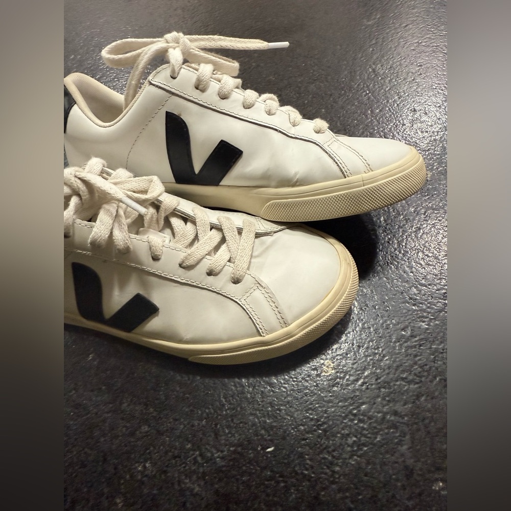 Veja Women’s Size 7 EU 38 Lace Up Low Top Casual Shoes Leather - Picture 6 of 9